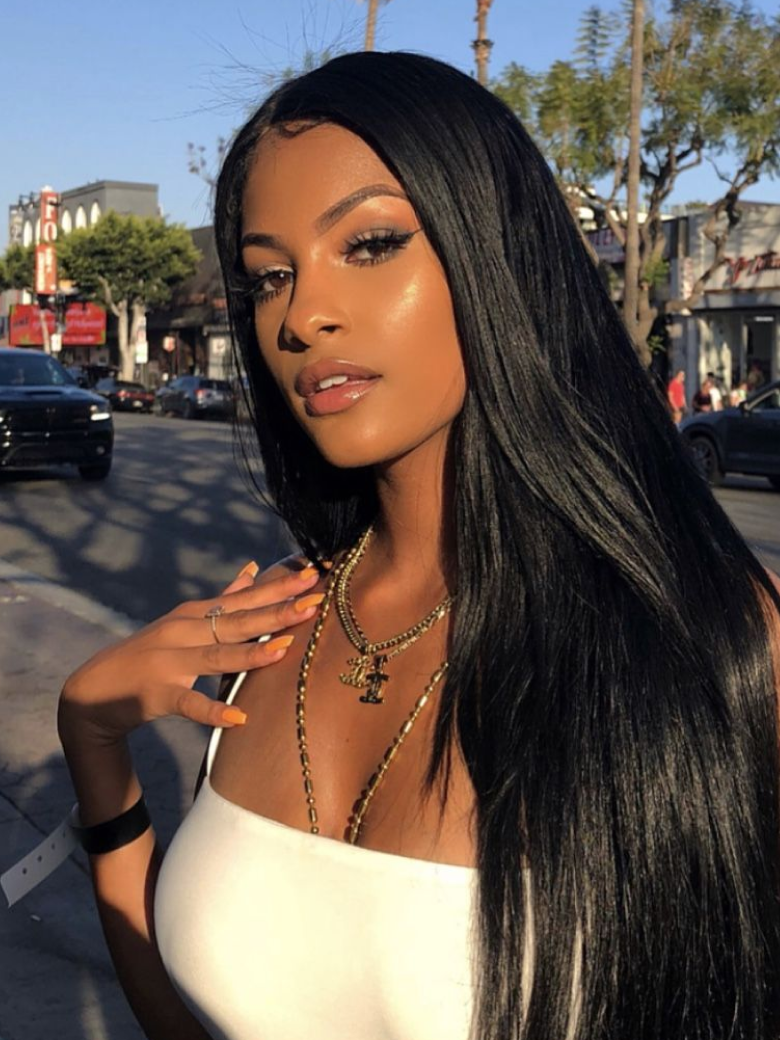 Middle Part Lace Straight Hair Wigs Natural Hairline Wig With Natural Baby Hair 150% Density